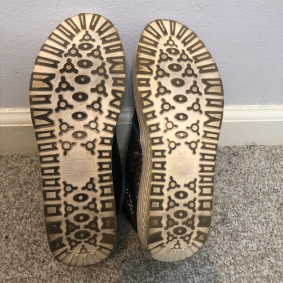 Brash Silver Floral Embroidered Slip-On Flats – Size 7.5 - Picture 7 of 7